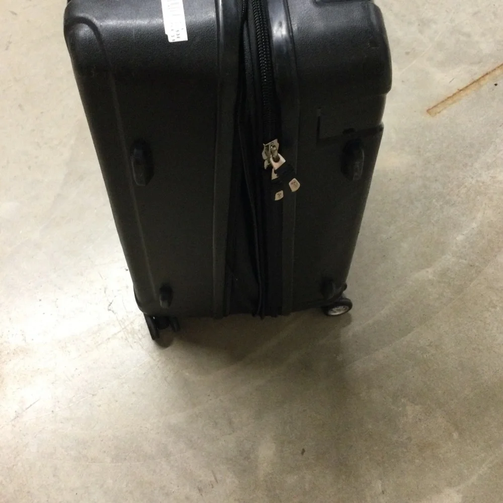 TravelSmith Black Hardside Spinner Suitcase